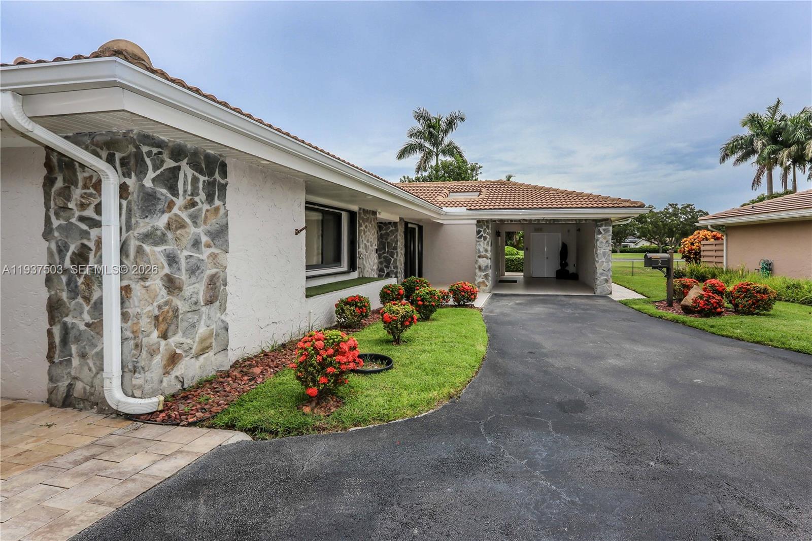 VILLA RESIDENCES OF EMERA - Residential