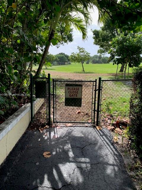 VILLAS ON THE GREEN CONDO - Residential Lease