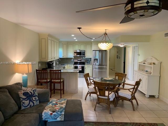 VILLAS ON THE GREEN CONDO - Residential Lease