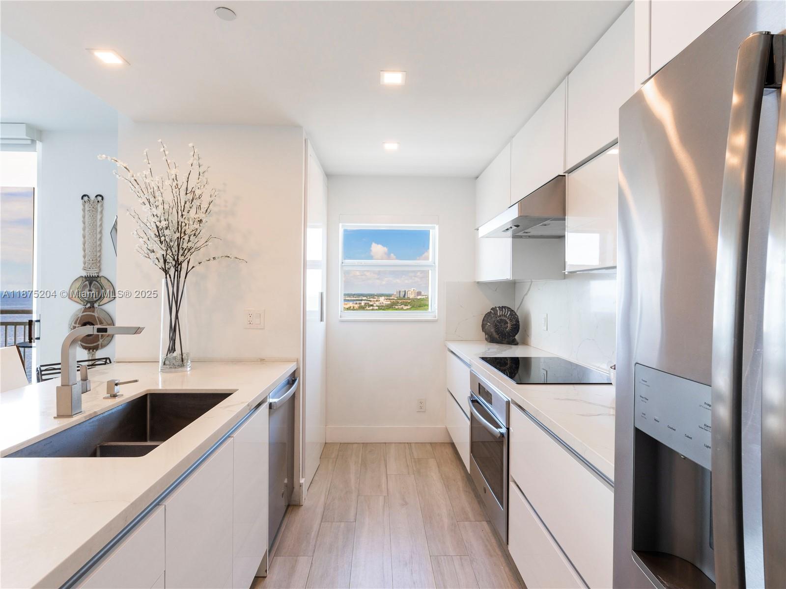 Beautifully renovated, 1 bed, 1 bath condo with incredible water views from the 24th floor. Located in quaint Metropolitan building in South Brickell close to Coconut Grove, and Key Biscayne. Unit features large walk-in closet, fully equipped kitchen, washer/dryer in unit, balcony, and 1 assigned parking space. This boutique building offers a tennis court, gym, pool, hot tub, sauna, 24/7 security, and valet parking for guests. Association requires an additional month security deposit, and one time dumpster fee of $350, both paid by tenant directly. Available Nov 1.