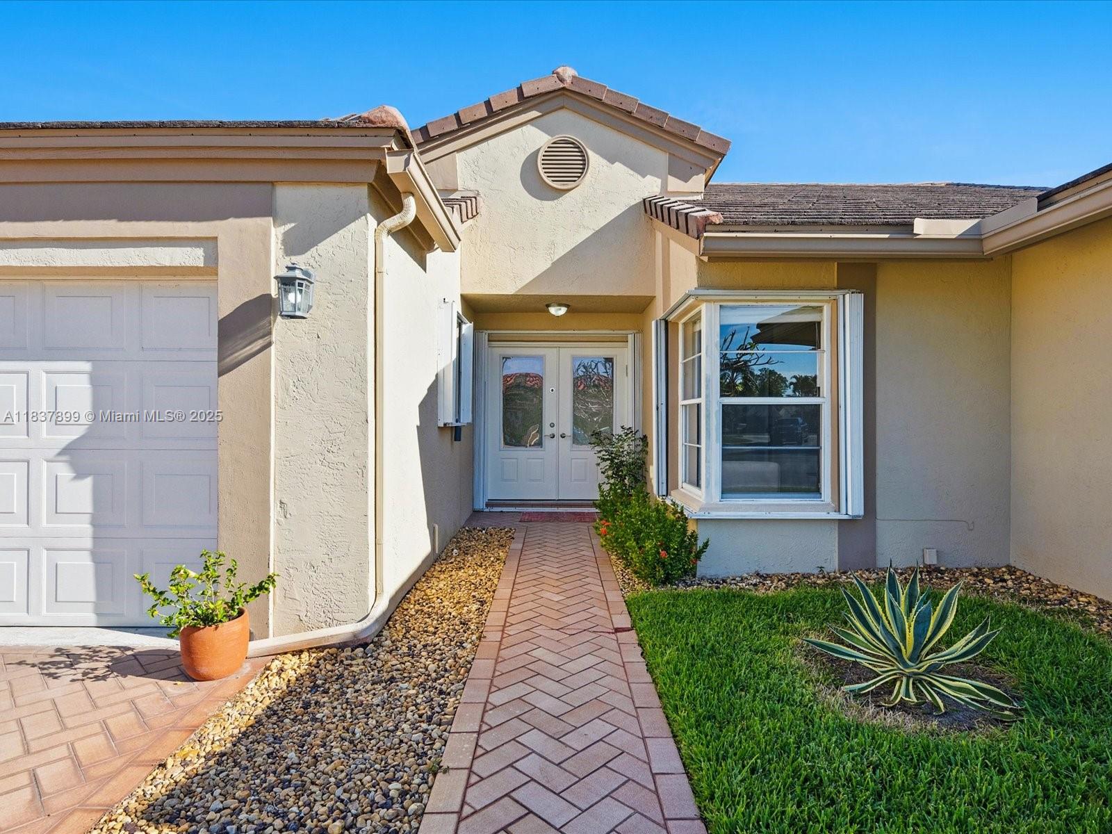 4024 Summer Chase Ct, Lake Worth, FL, 33467/$565,000 3 4024 Summer Chase Ct