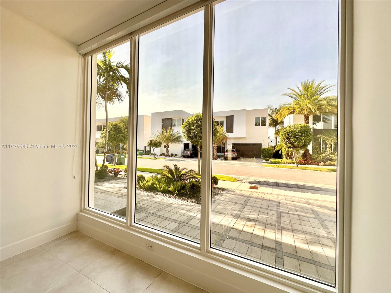 DORAL COMMONS RESIDENTIAL - Residential Lease
