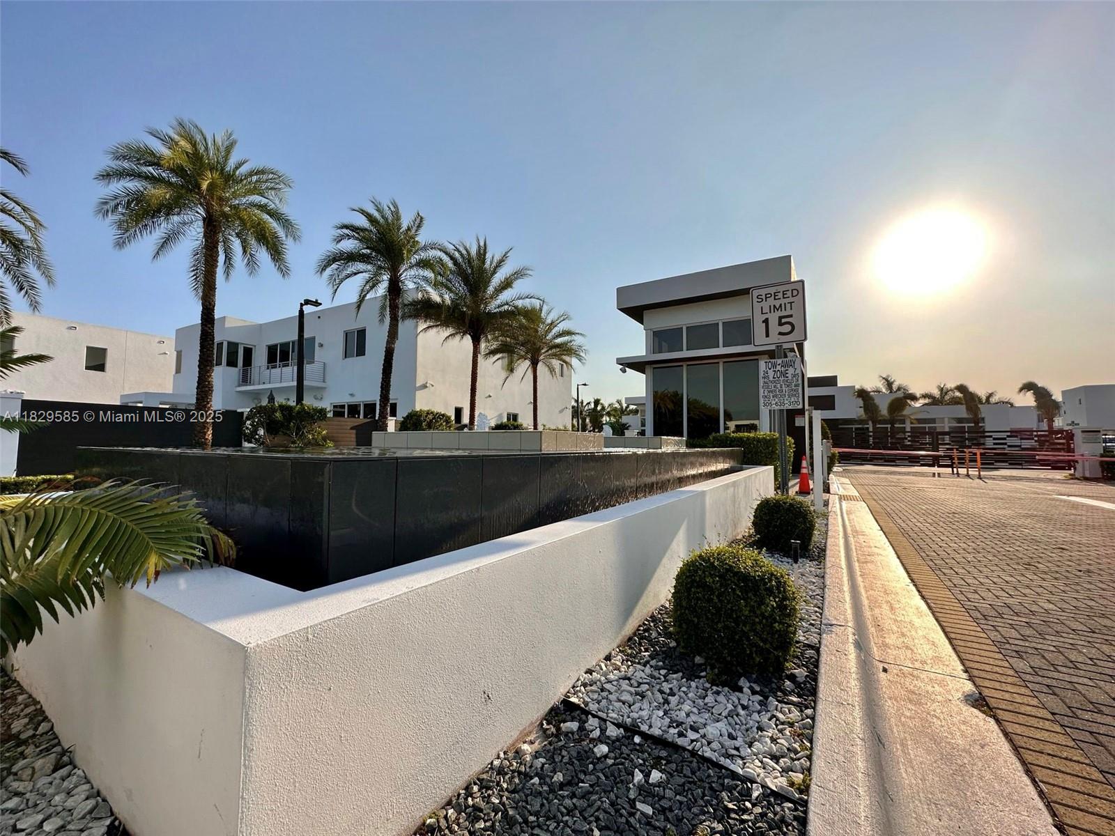 DORAL COMMONS RESIDENTIAL - Residential Lease