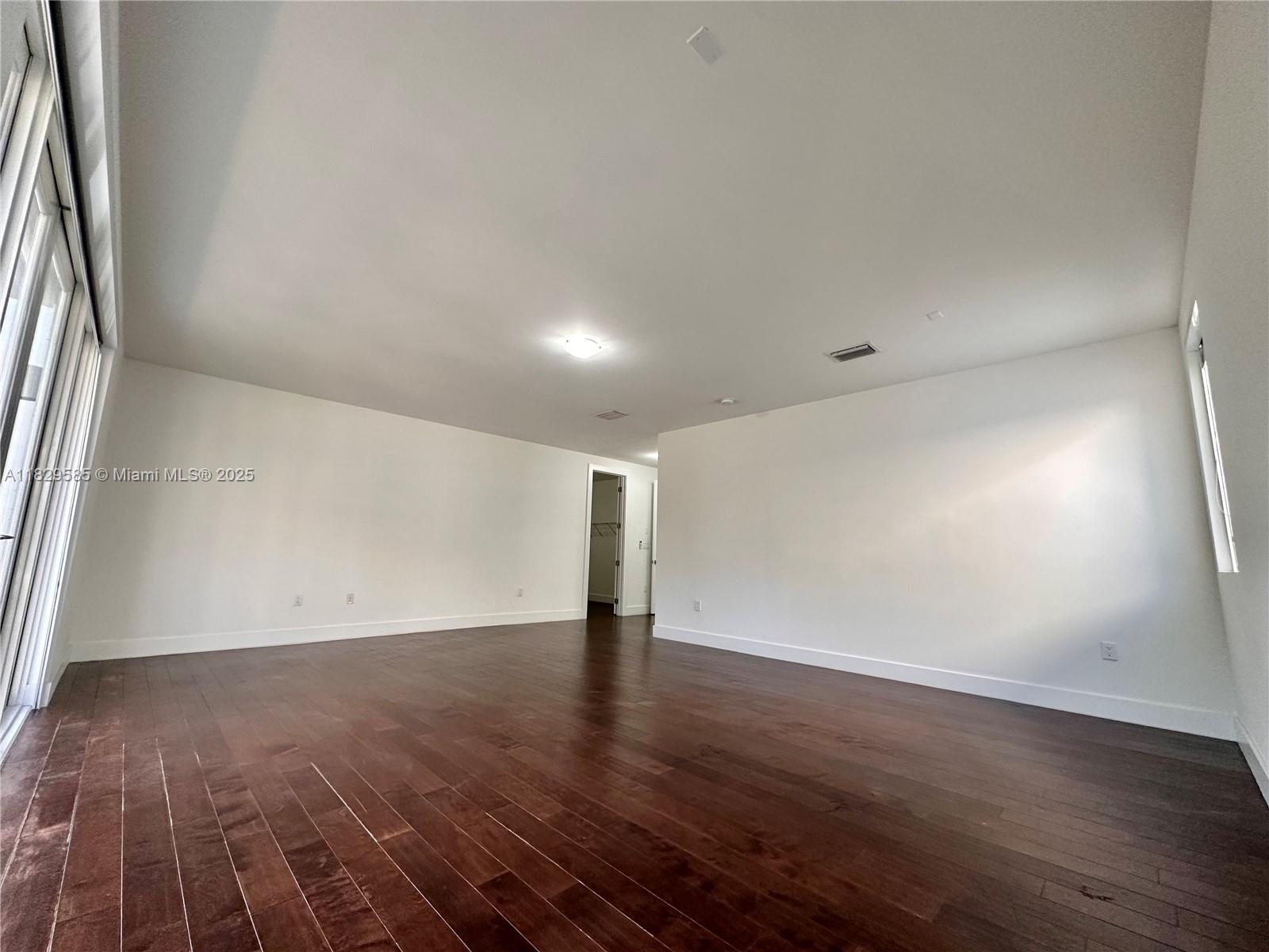 DORAL COMMONS RESIDENTIAL - Residential Lease