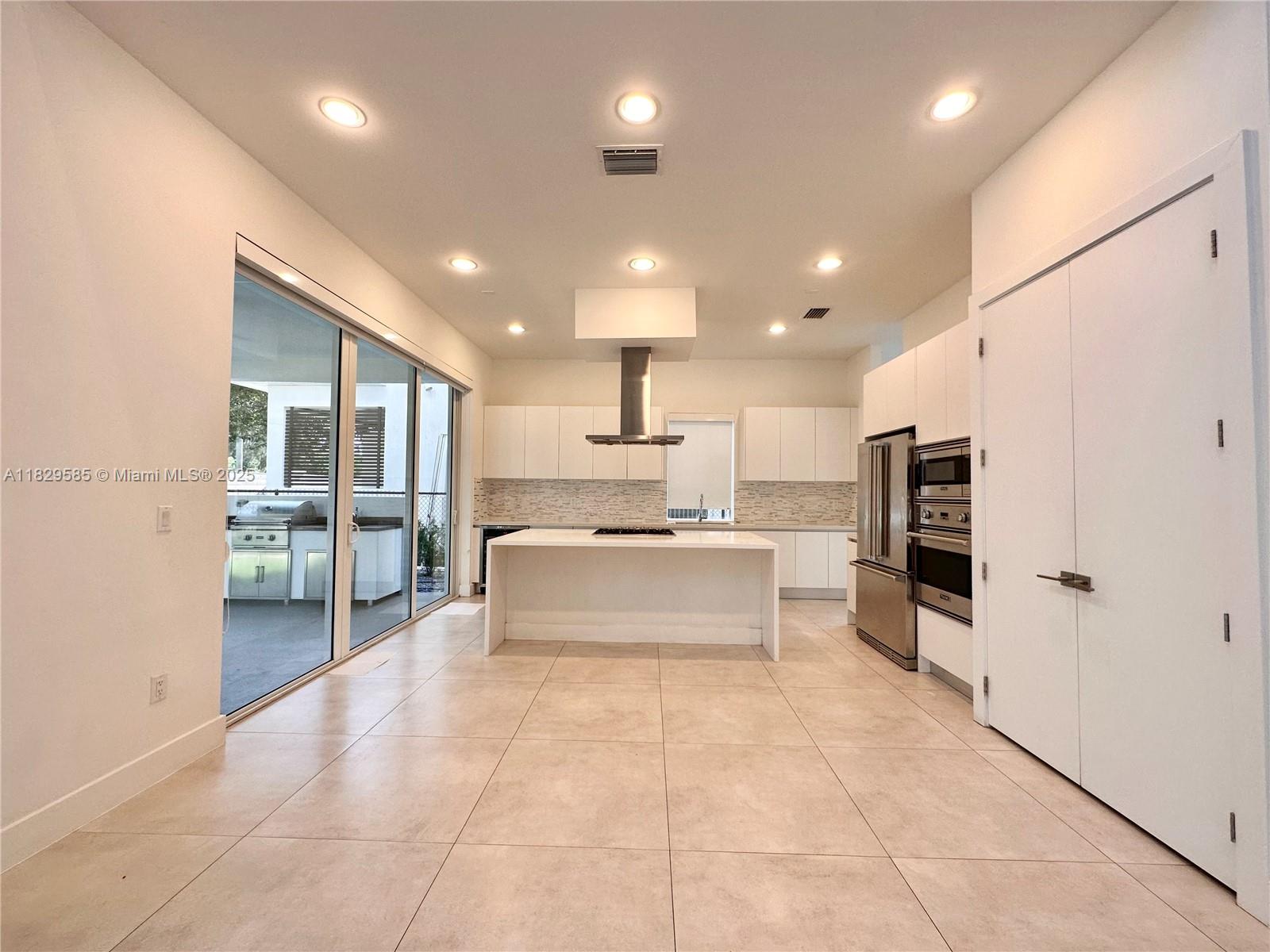 DORAL COMMONS RESIDENTIAL - Residential Lease