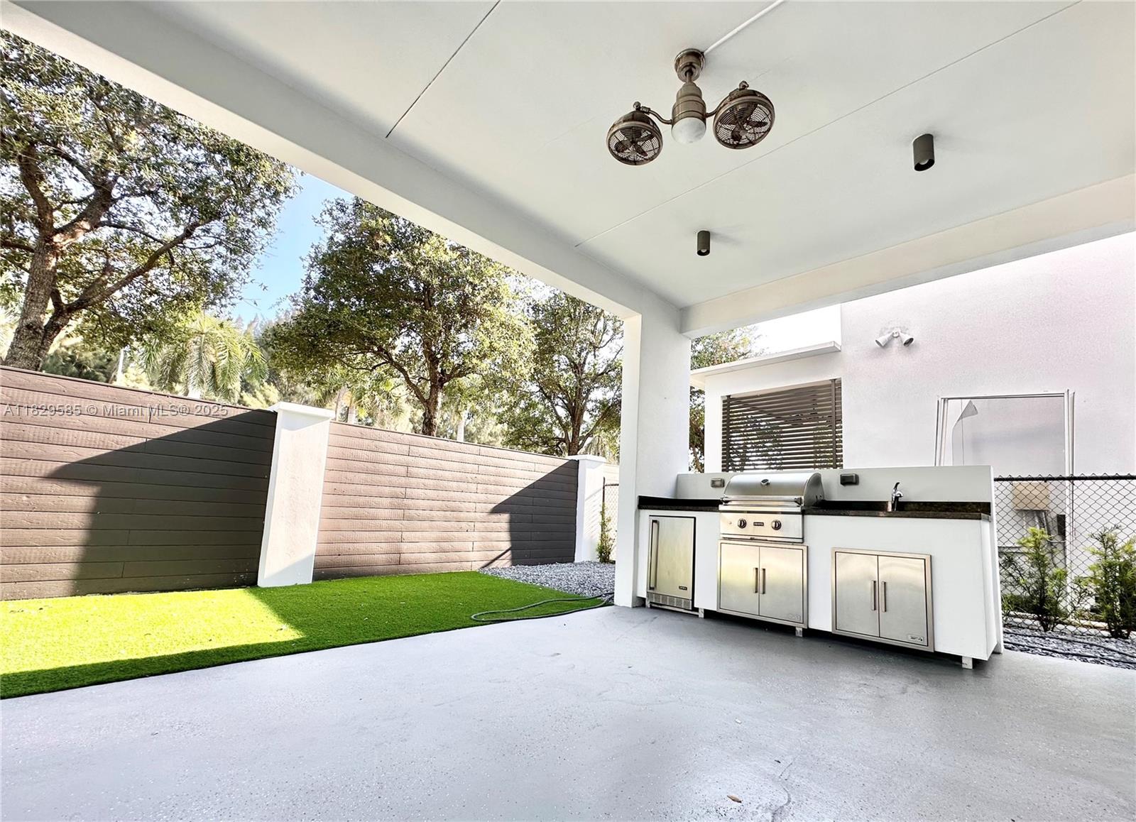 DORAL COMMONS RESIDENTIAL - Residential Lease