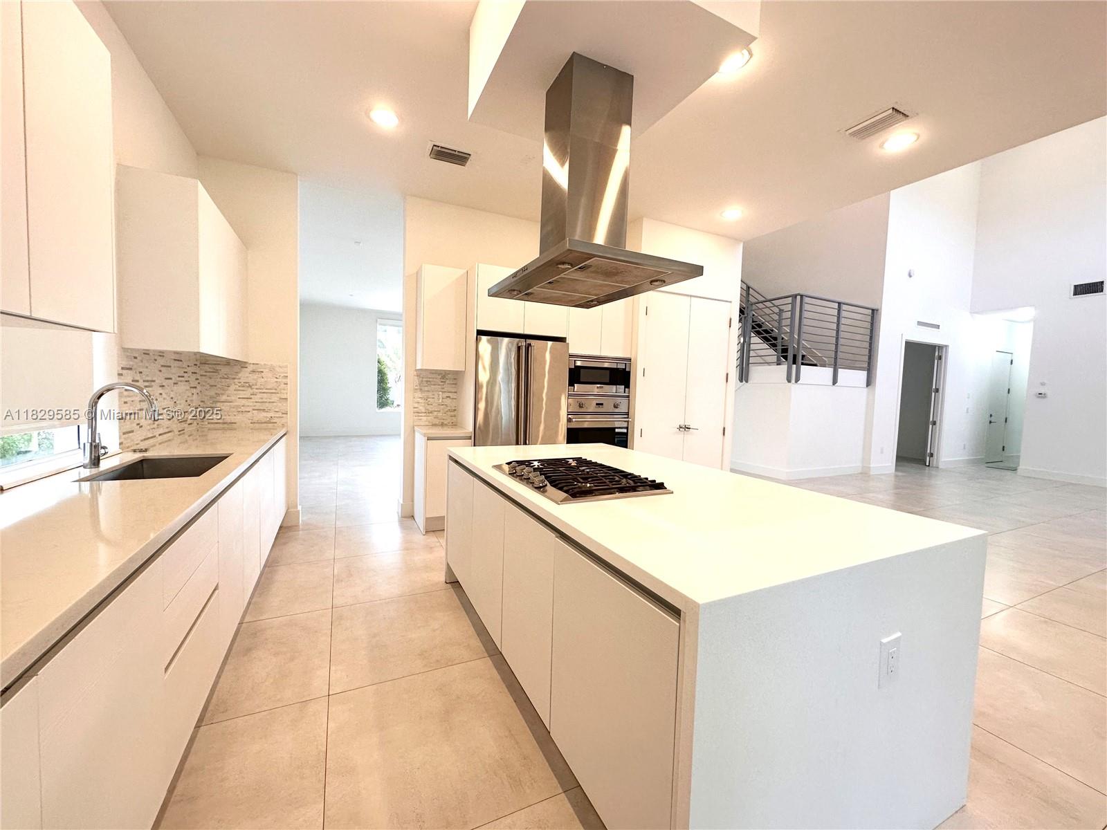 DORAL COMMONS RESIDENTIAL - Residential Lease