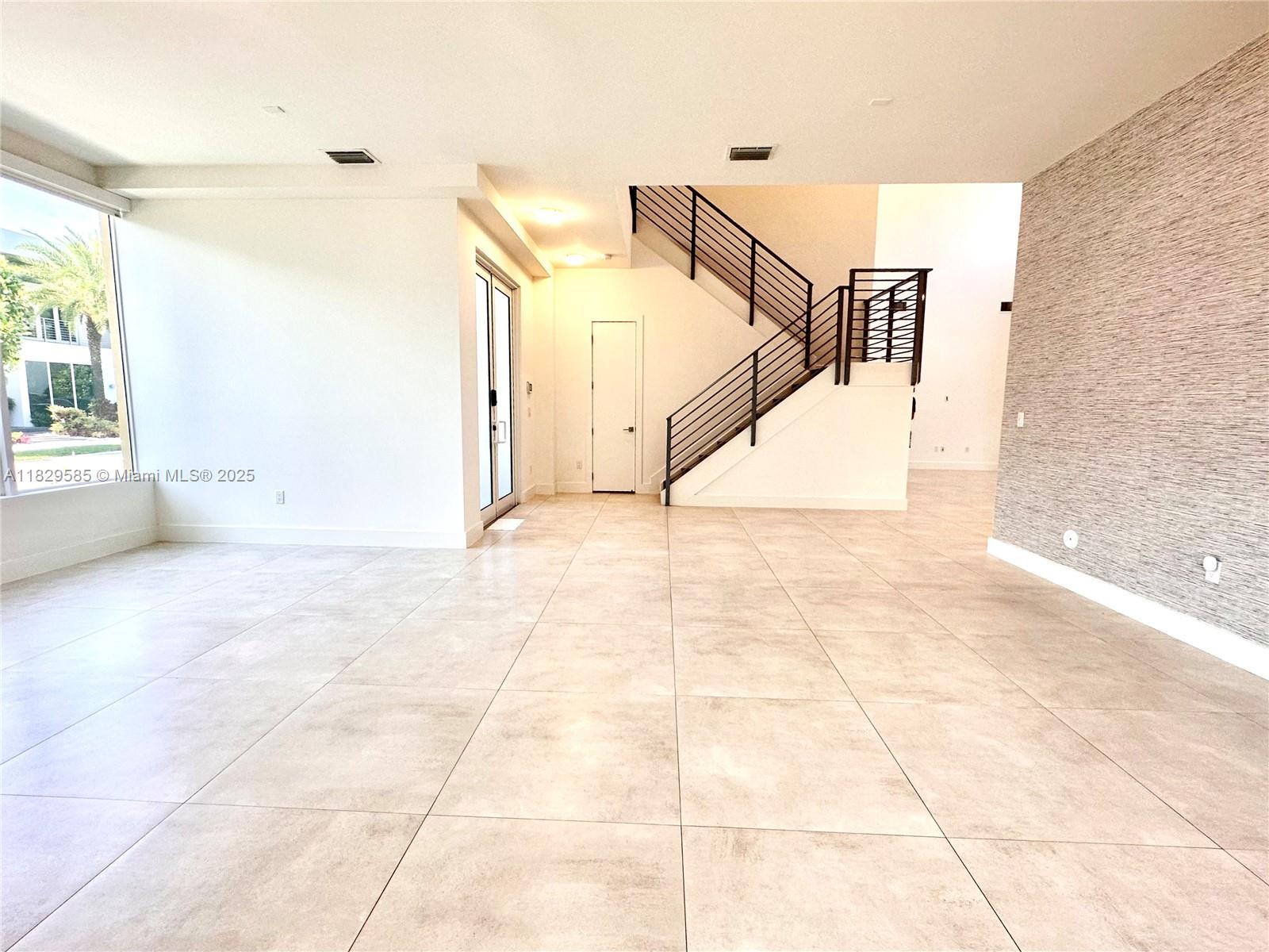 DORAL COMMONS RESIDENTIAL - Residential Lease