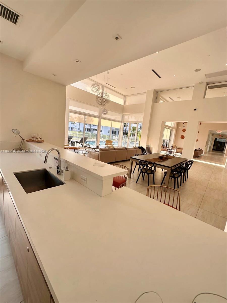 DORAL COMMONS RESIDENTIAL - Residential Lease