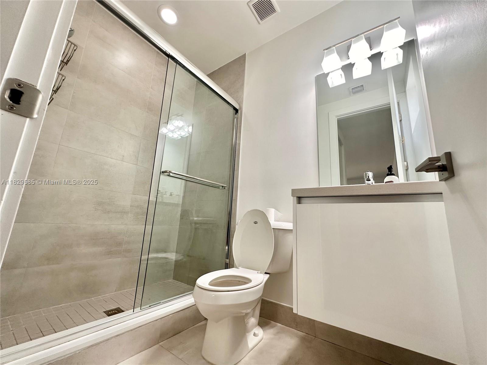 DORAL COMMONS RESIDENTIAL - Residential Lease