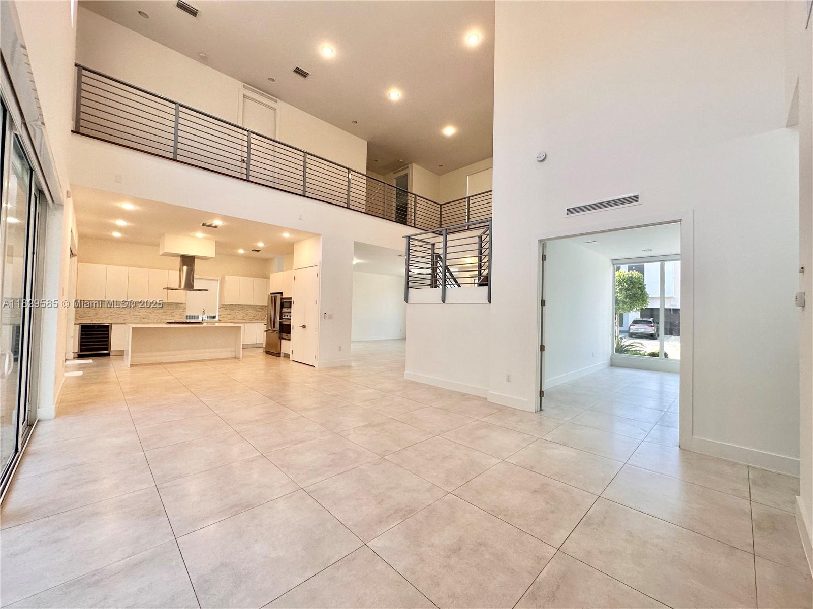 DORAL COMMONS RESIDENTIAL - Residential Lease