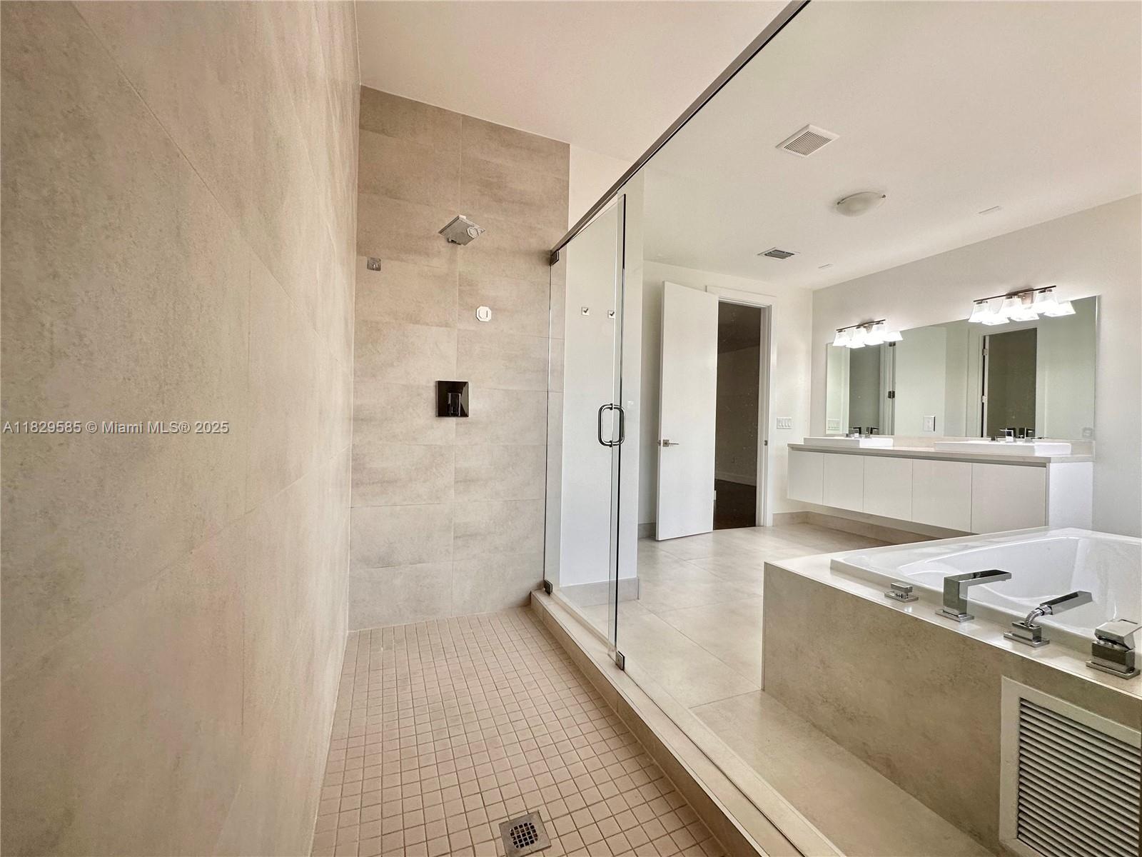 DORAL COMMONS RESIDENTIAL - Residential Lease