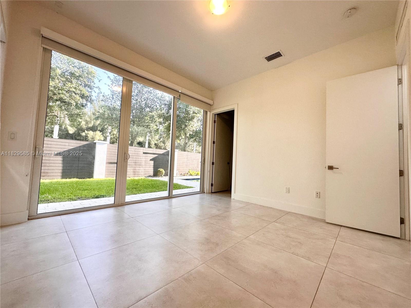 DORAL COMMONS RESIDENTIAL - Residential Lease