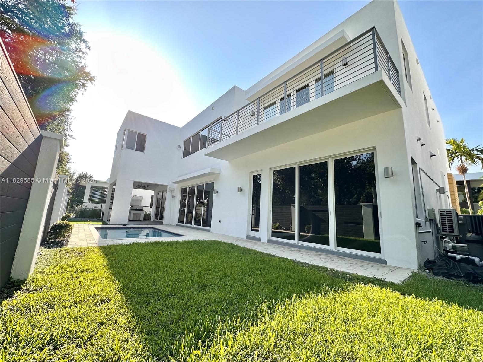 DORAL COMMONS RESIDENTIAL - Residential Lease