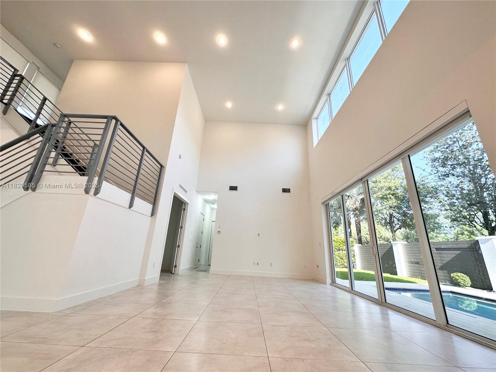 DORAL COMMONS RESIDENTIAL - Residential Lease