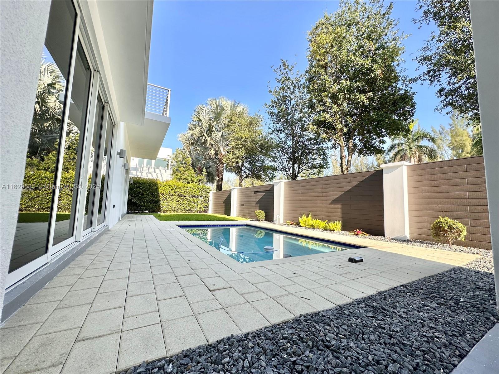 DORAL COMMONS RESIDENTIAL - Residential Lease