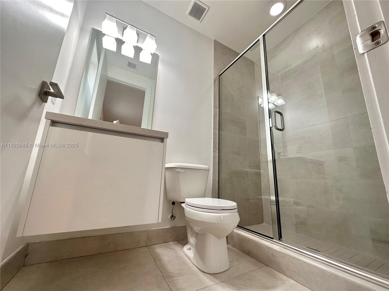 DORAL COMMONS RESIDENTIAL - Residential Lease