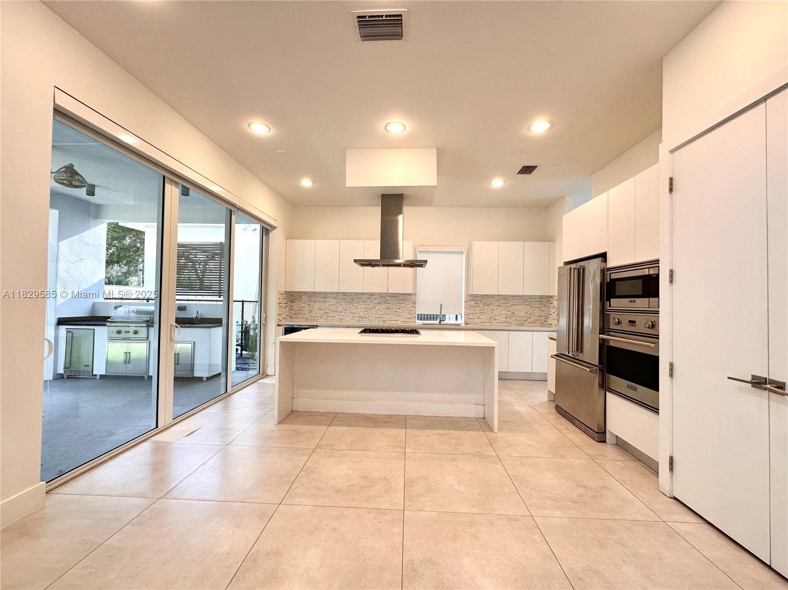 DORAL COMMONS RESIDENTIAL - Residential Lease