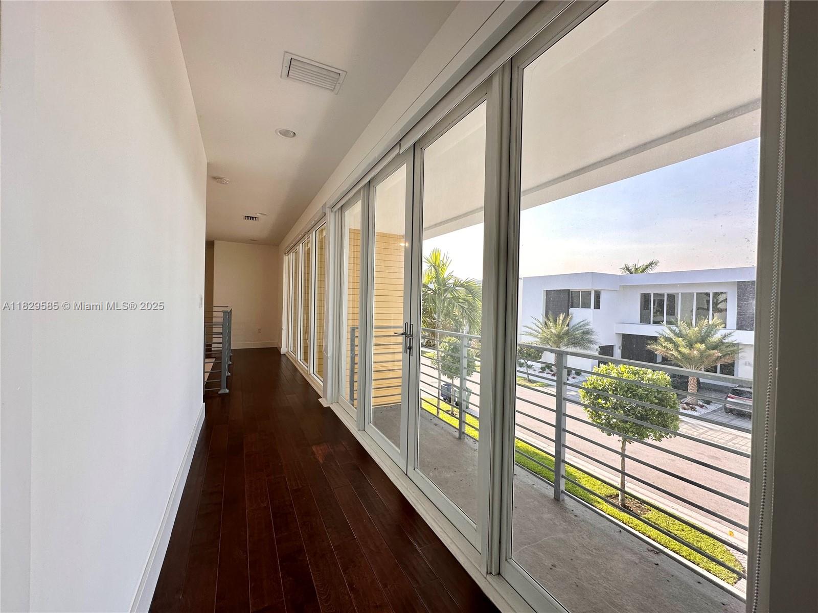 DORAL COMMONS RESIDENTIAL - Residential Lease