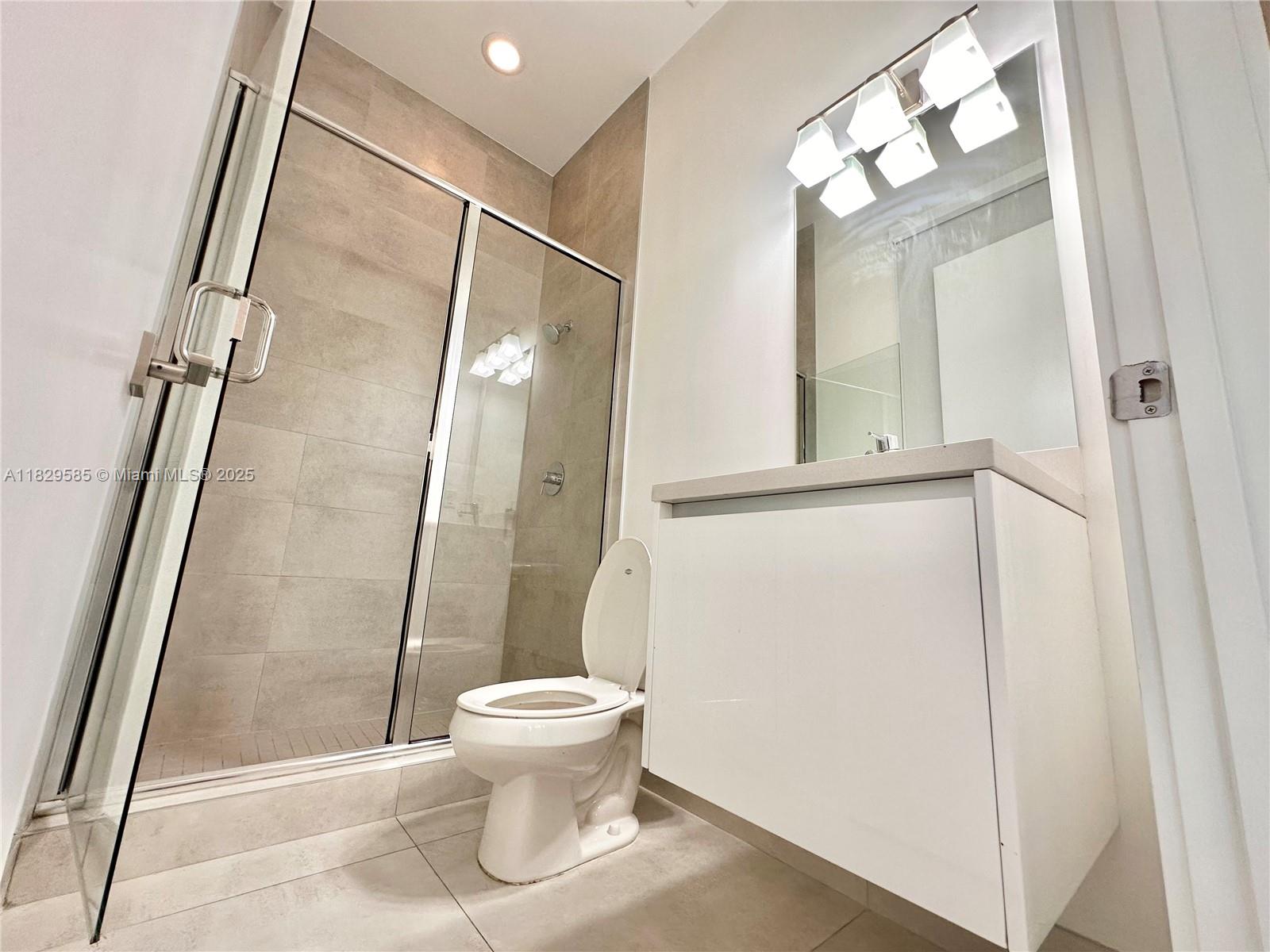 DORAL COMMONS RESIDENTIAL - Residential Lease