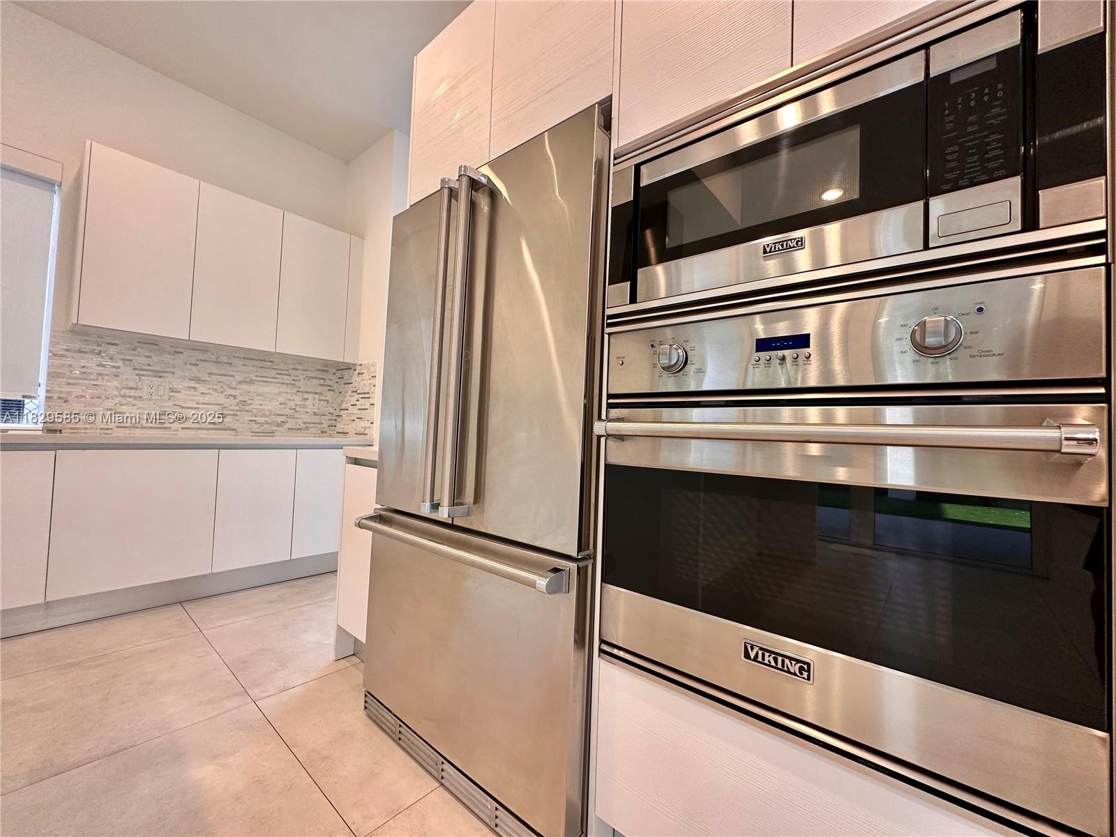 DORAL COMMONS RESIDENTIAL - Residential Lease