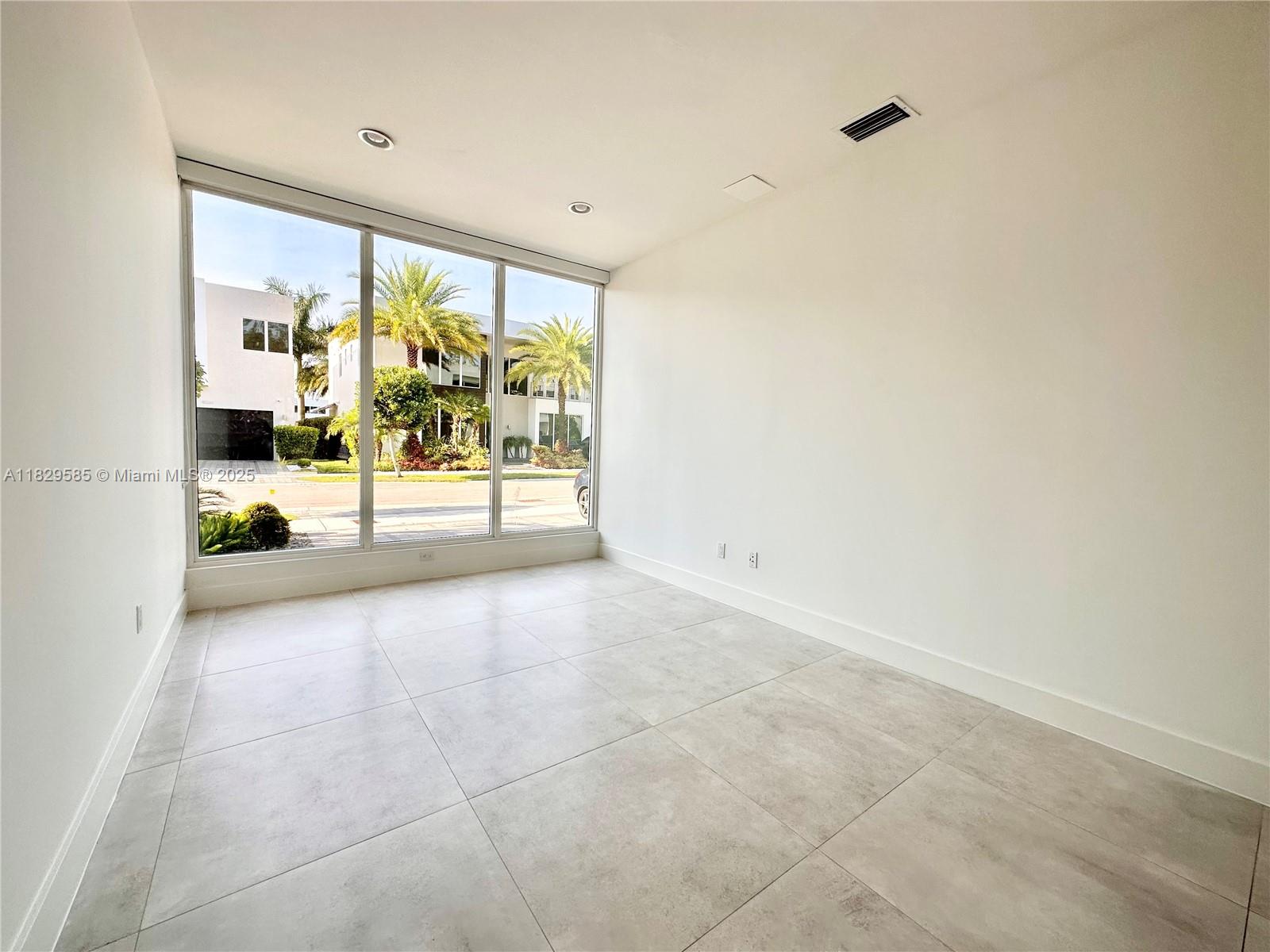 DORAL COMMONS RESIDENTIAL - Residential Lease