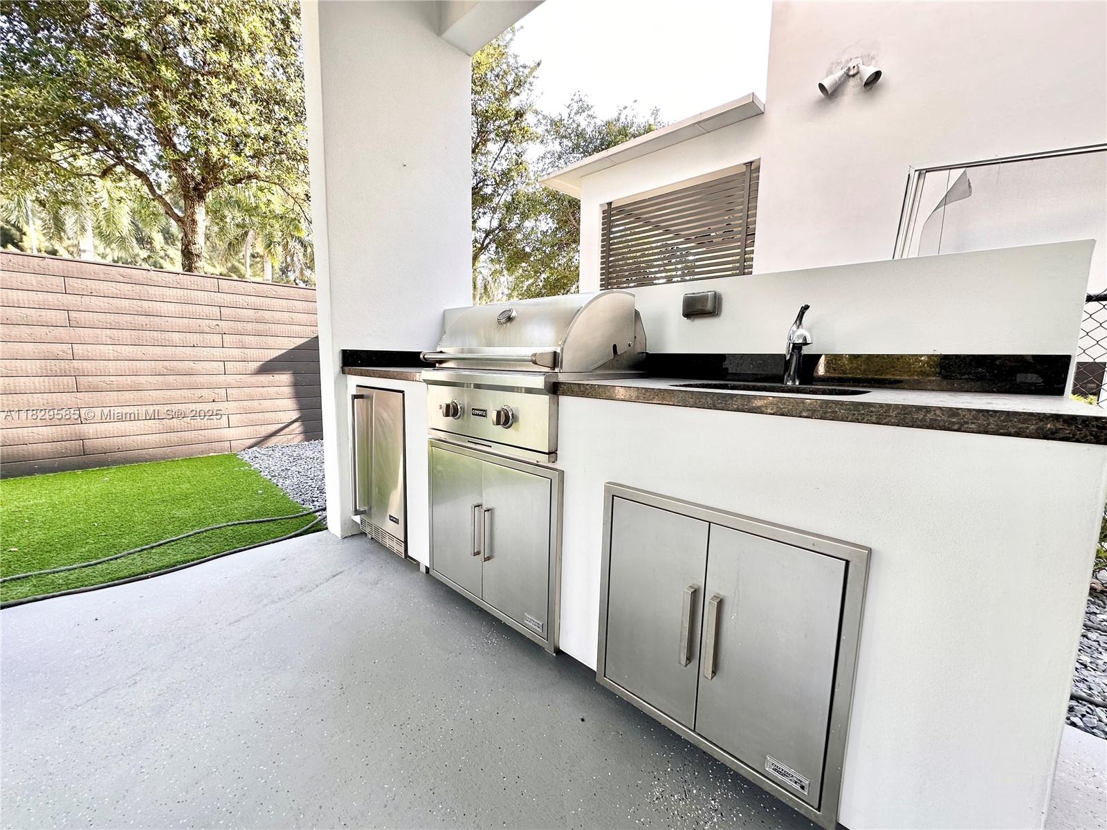 DORAL COMMONS RESIDENTIAL - Residential Lease