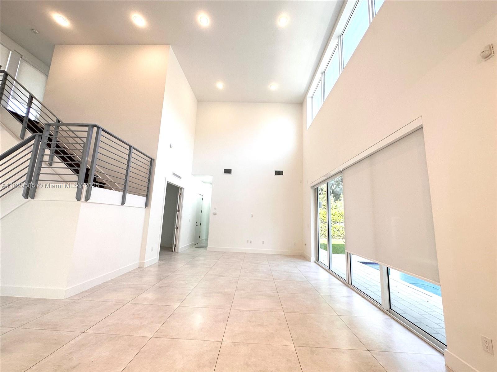 DORAL COMMONS RESIDENTIAL - Residential Lease