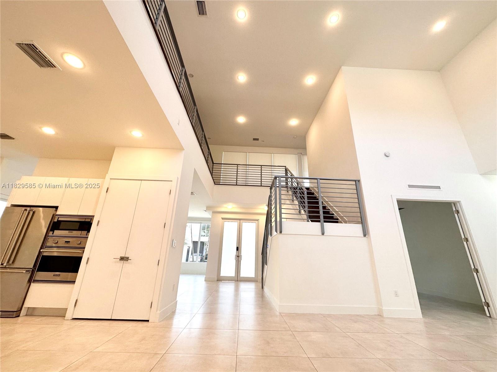 DORAL COMMONS RESIDENTIAL - Residential Lease