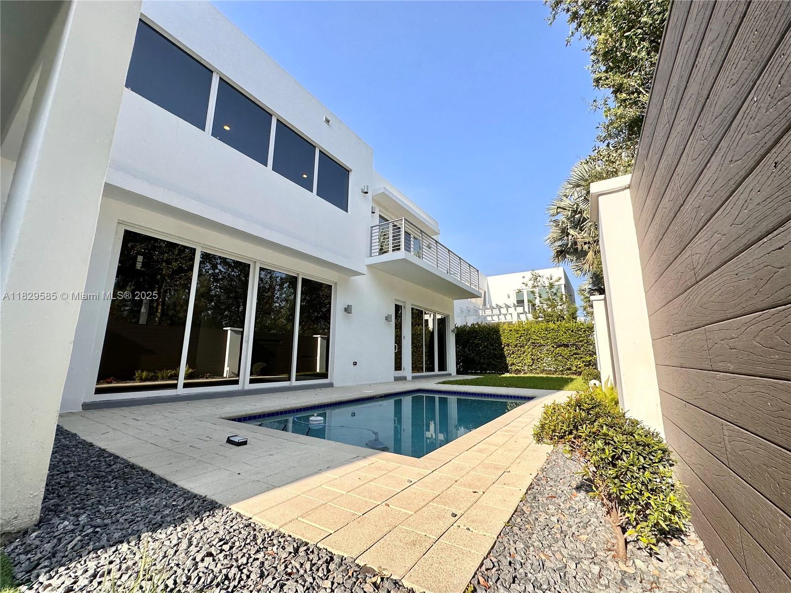 DORAL COMMONS RESIDENTIAL - Residential Lease