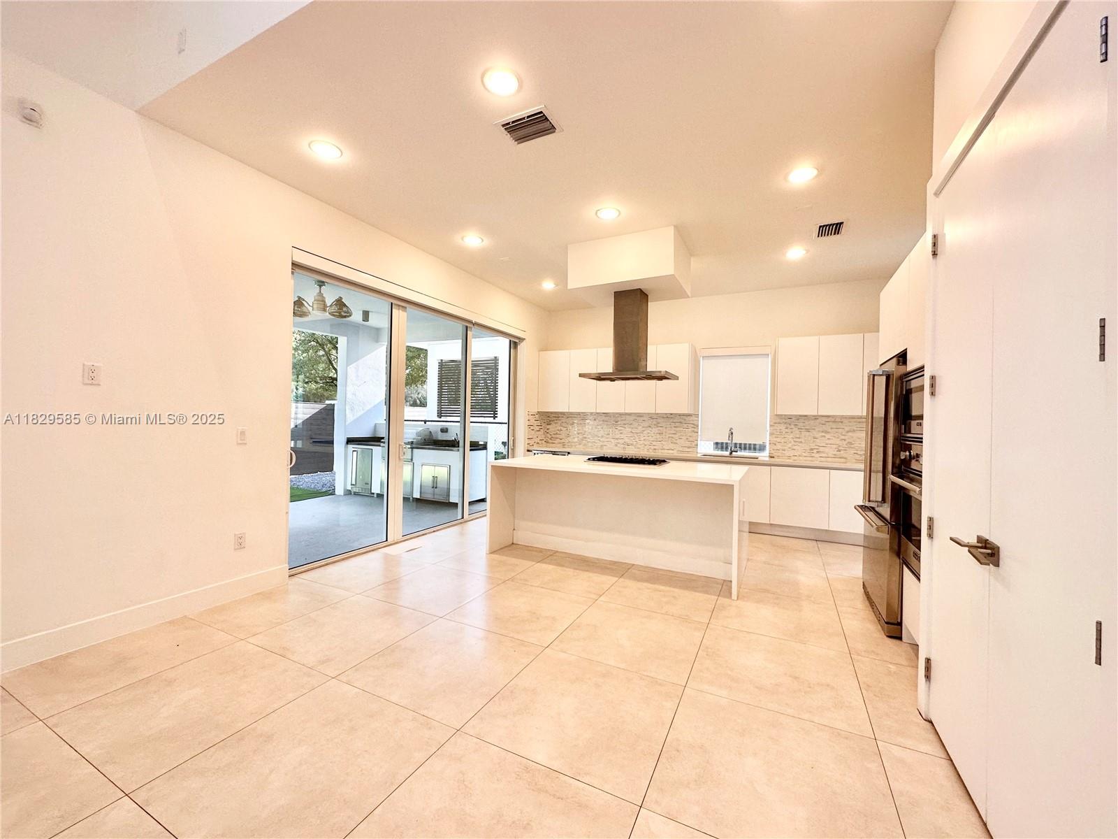 DORAL COMMONS RESIDENTIAL - Residential Lease