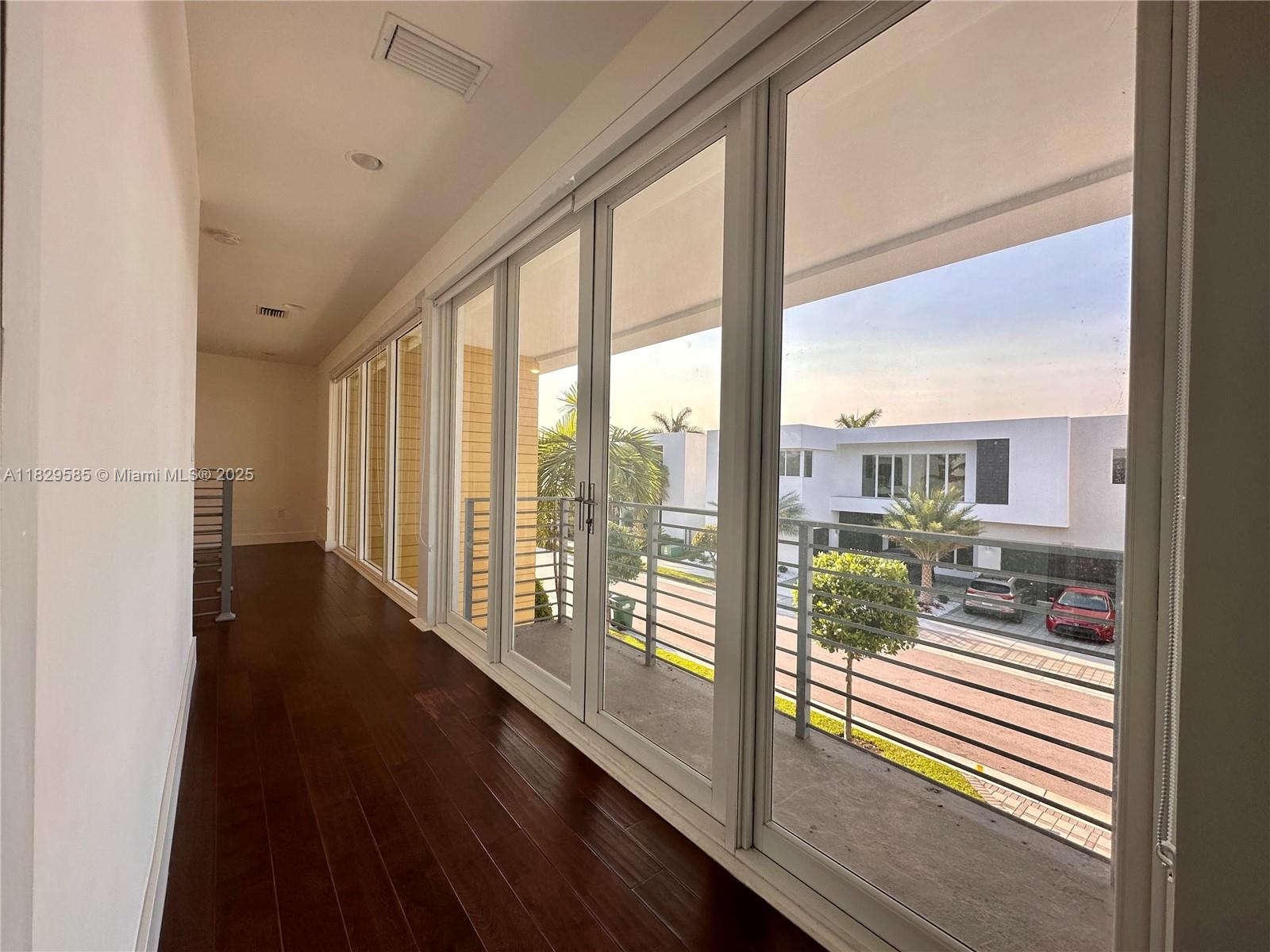 DORAL COMMONS RESIDENTIAL - Residential Lease