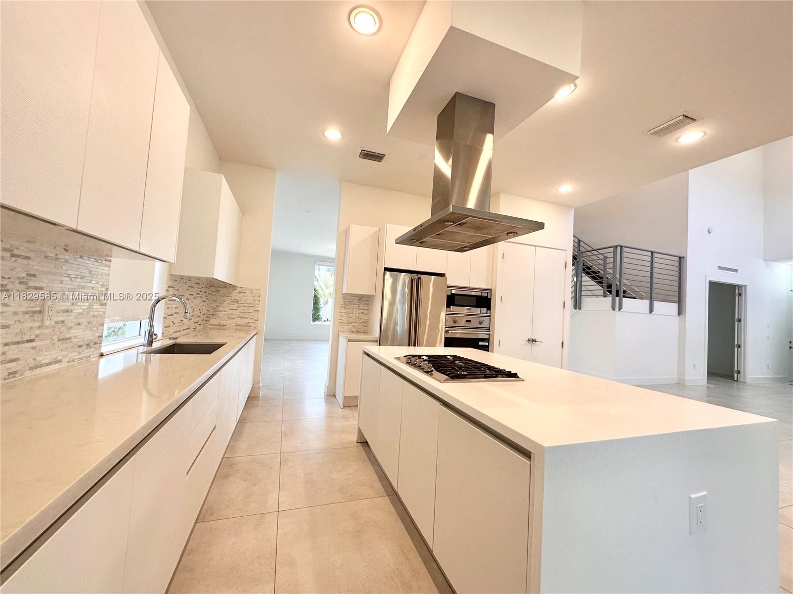 DORAL COMMONS RESIDENTIAL - Residential Lease