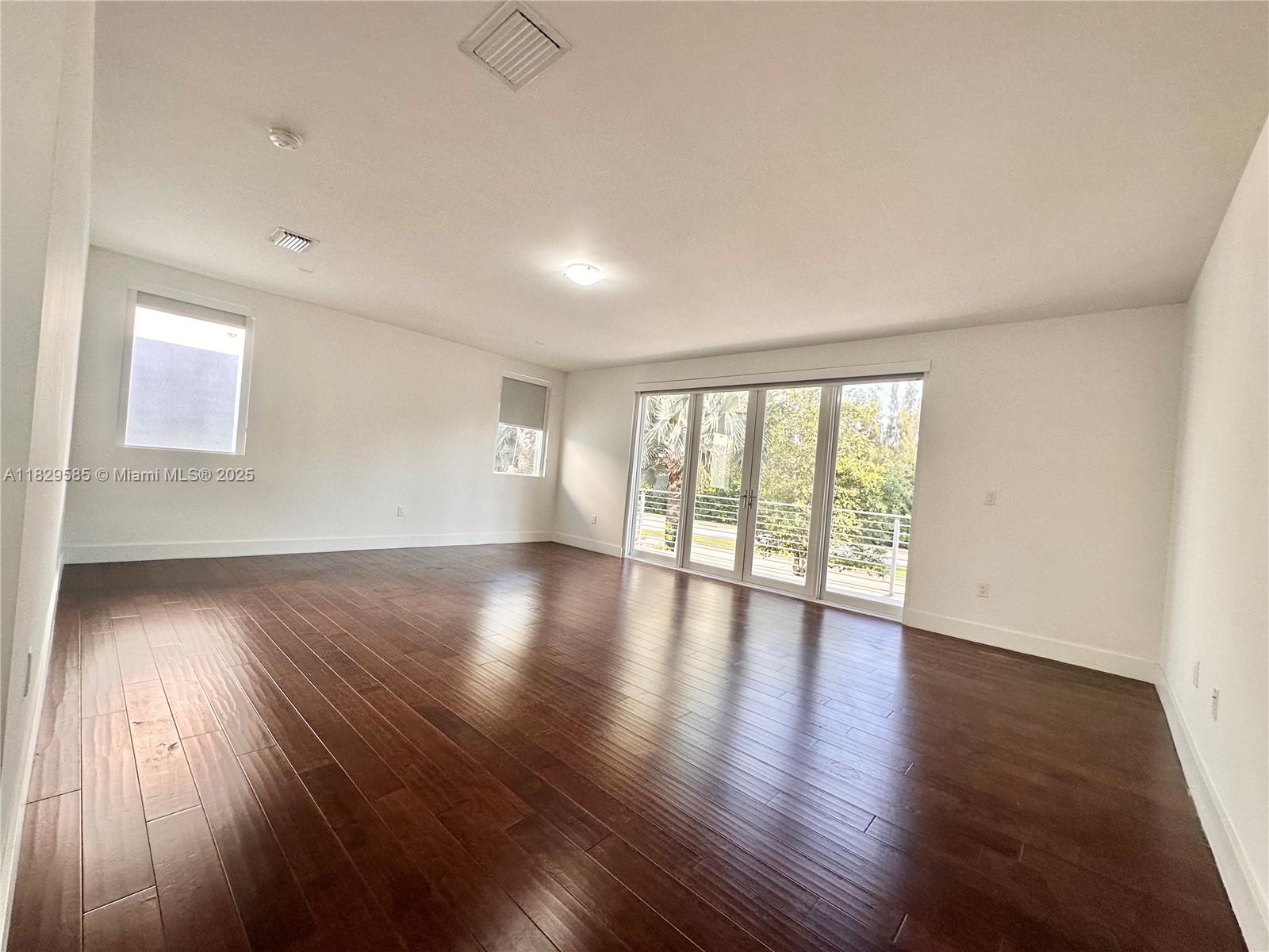 DORAL COMMONS RESIDENTIAL - Residential Lease