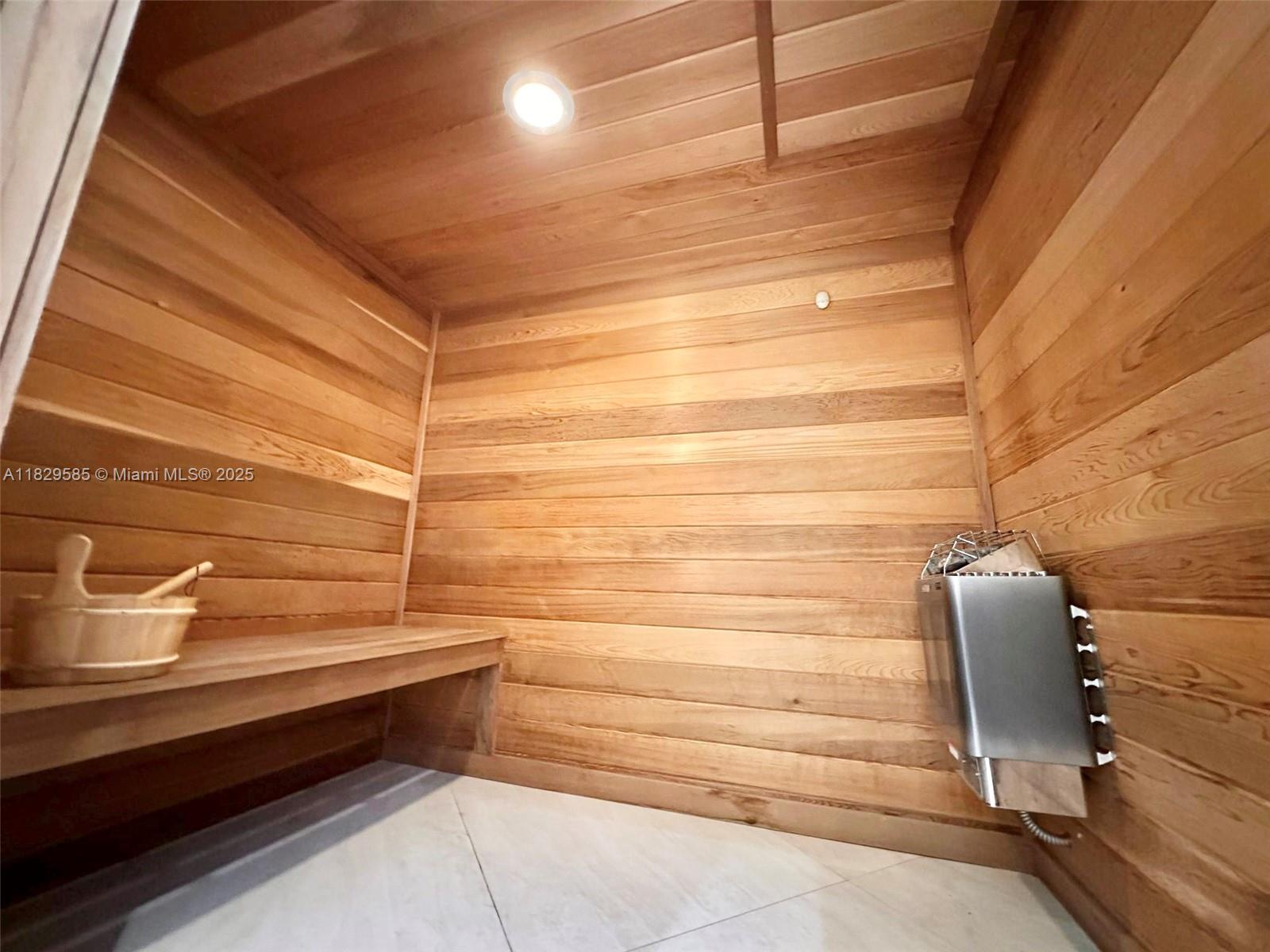 DORAL COMMONS RESIDENTIAL - Residential Lease