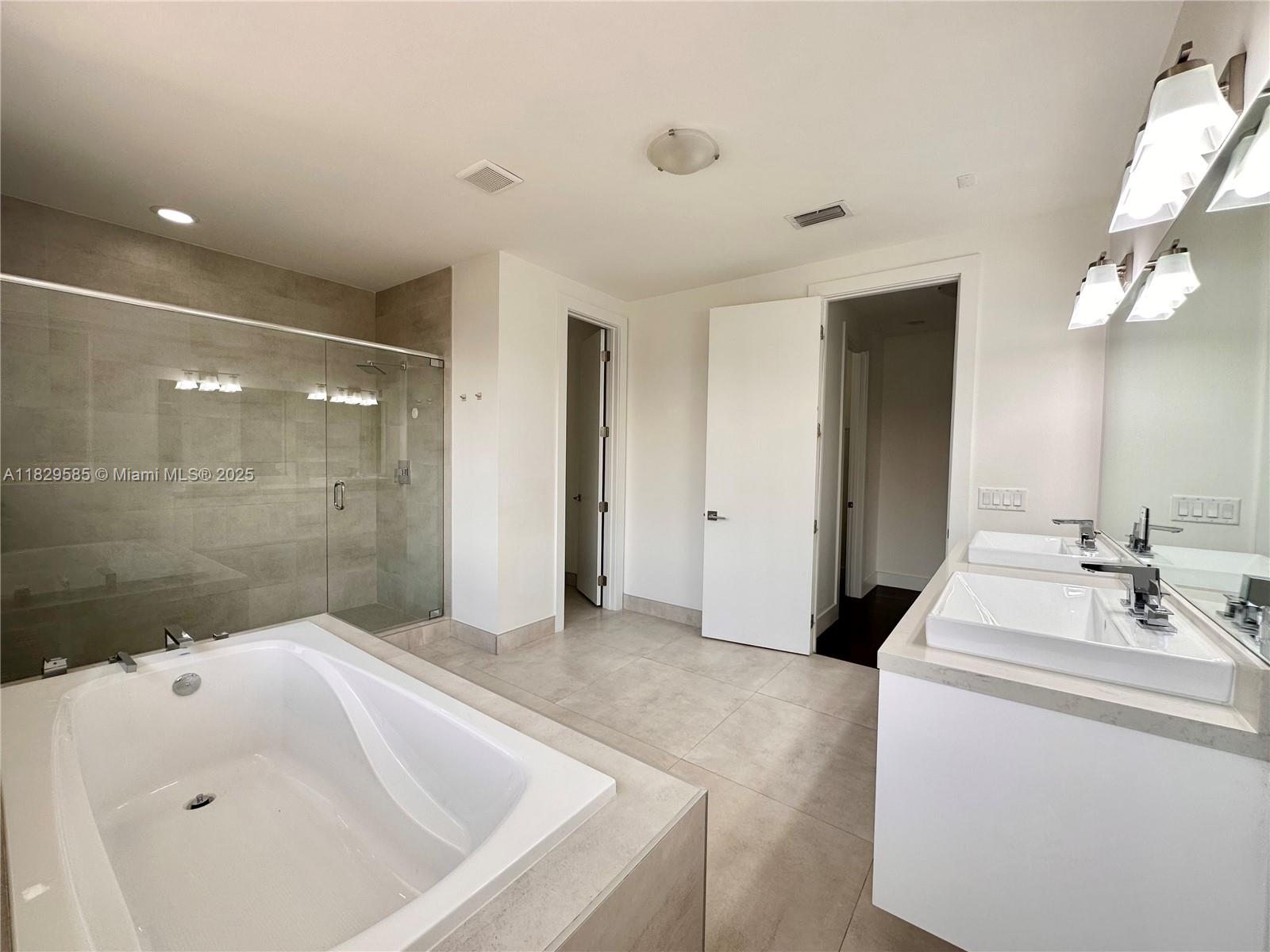 DORAL COMMONS RESIDENTIAL - Residential Lease