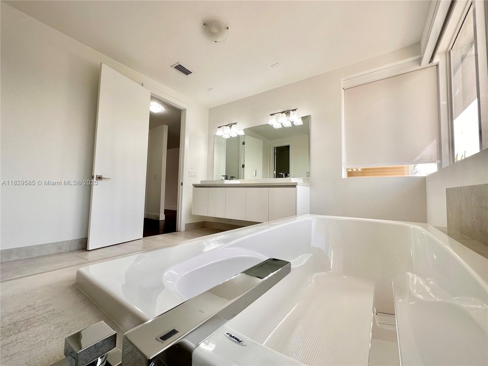 DORAL COMMONS RESIDENTIAL - Residential Lease