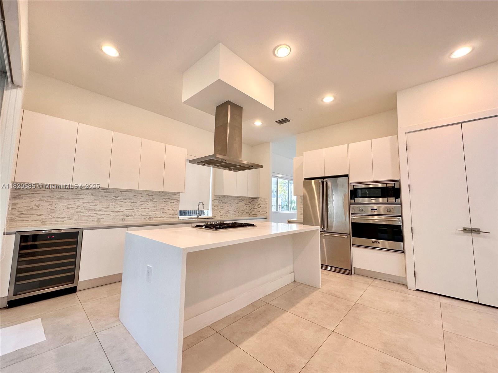 DORAL COMMONS RESIDENTIAL - Residential Lease