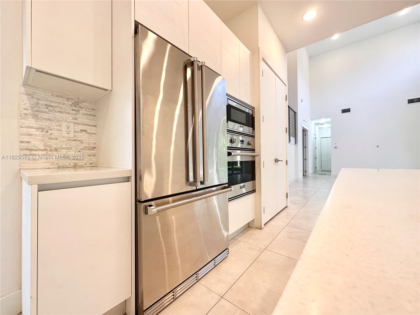 DORAL COMMONS RESIDENTIAL - Residential Lease