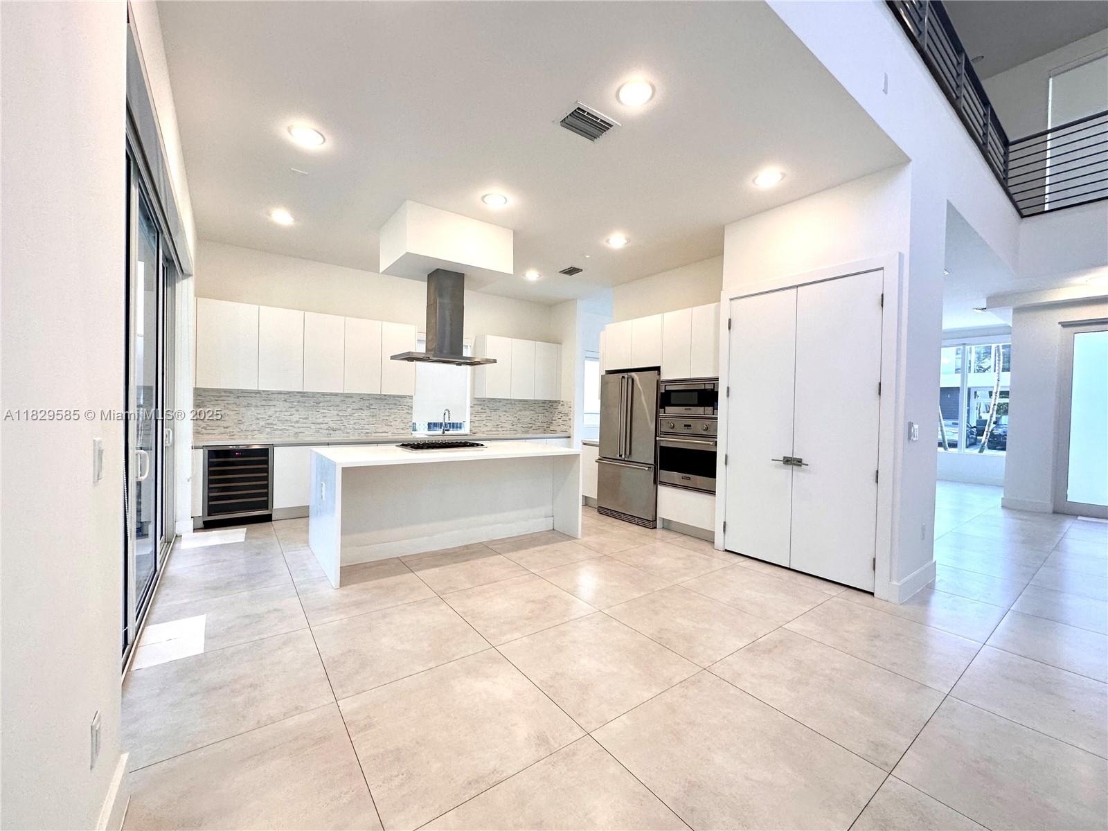 DORAL COMMONS RESIDENTIAL - Residential Lease