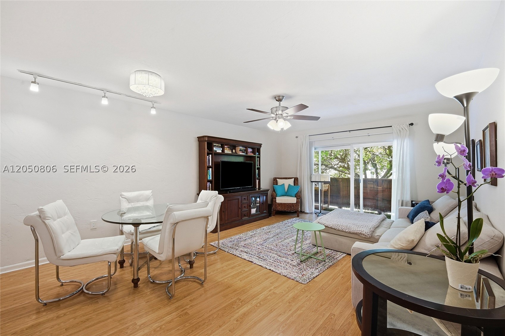 1205 Mariposa Ave 403 - Image 1