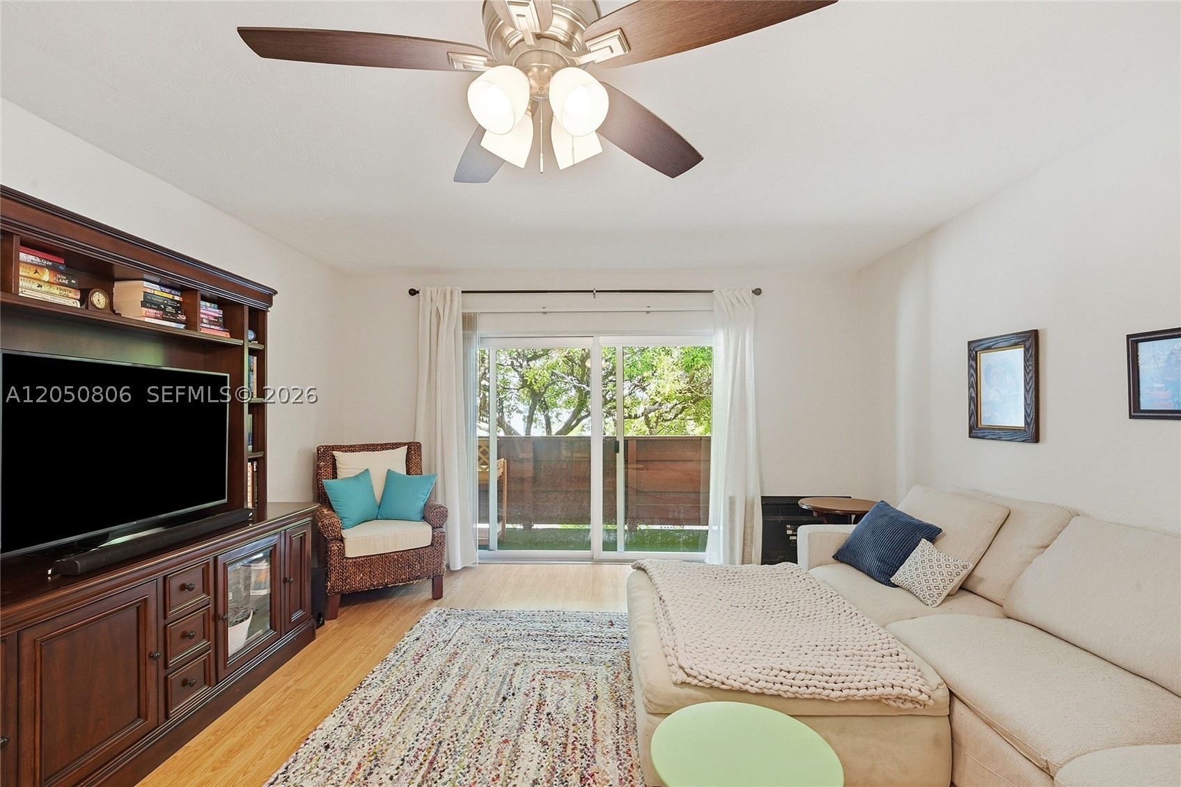 1205 Mariposa Ave 403