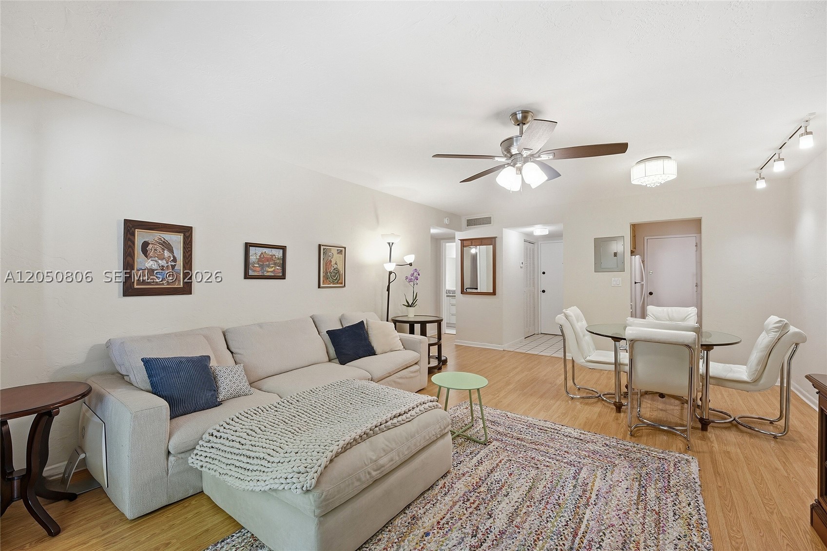 1205 Mariposa Ave 403