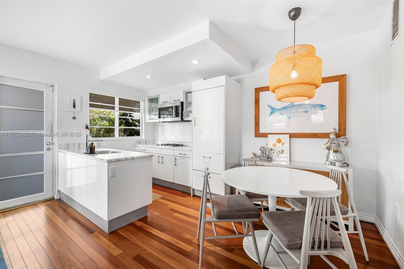 RIVA CONDO - Residential