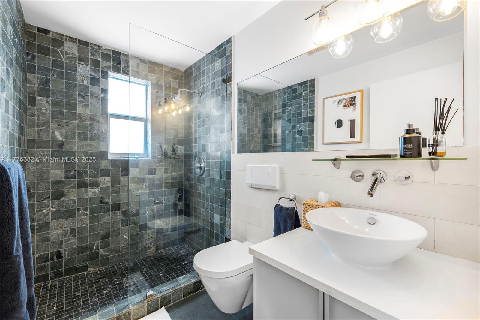 RIVA CONDO - Residential