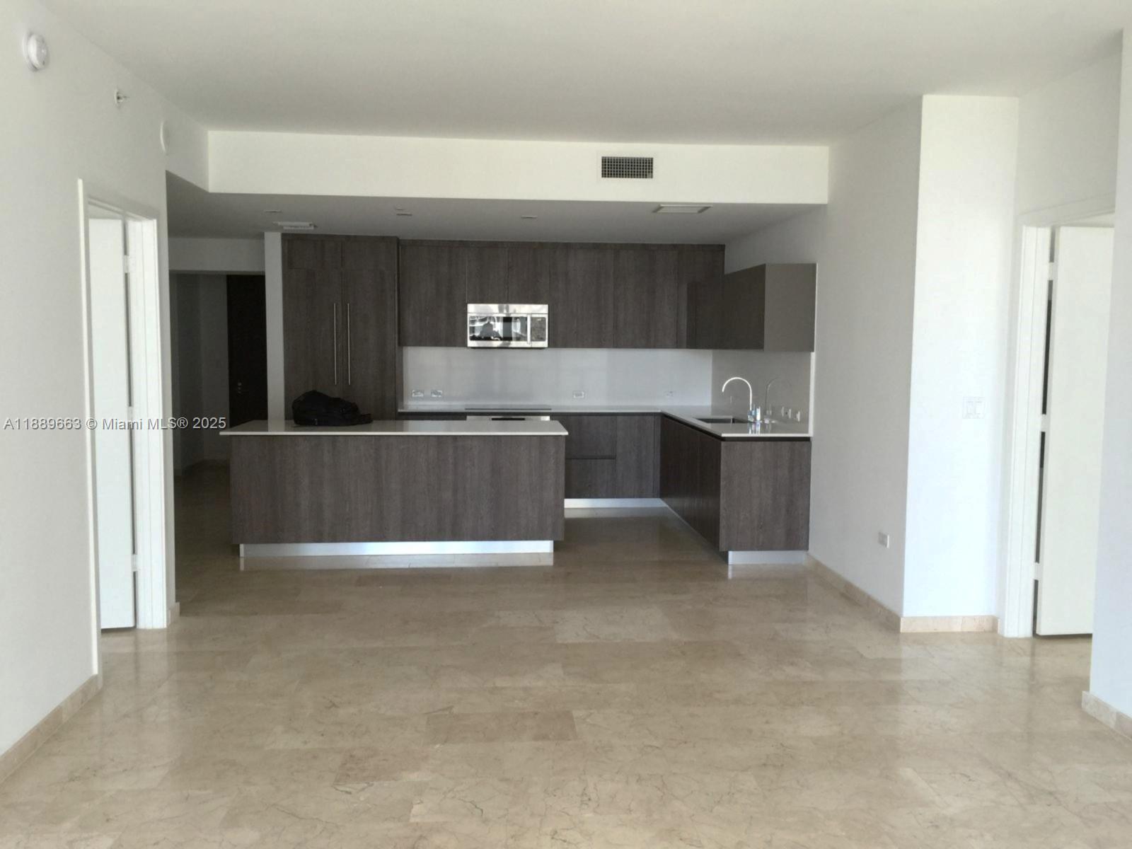 REACH CONDO - Residential