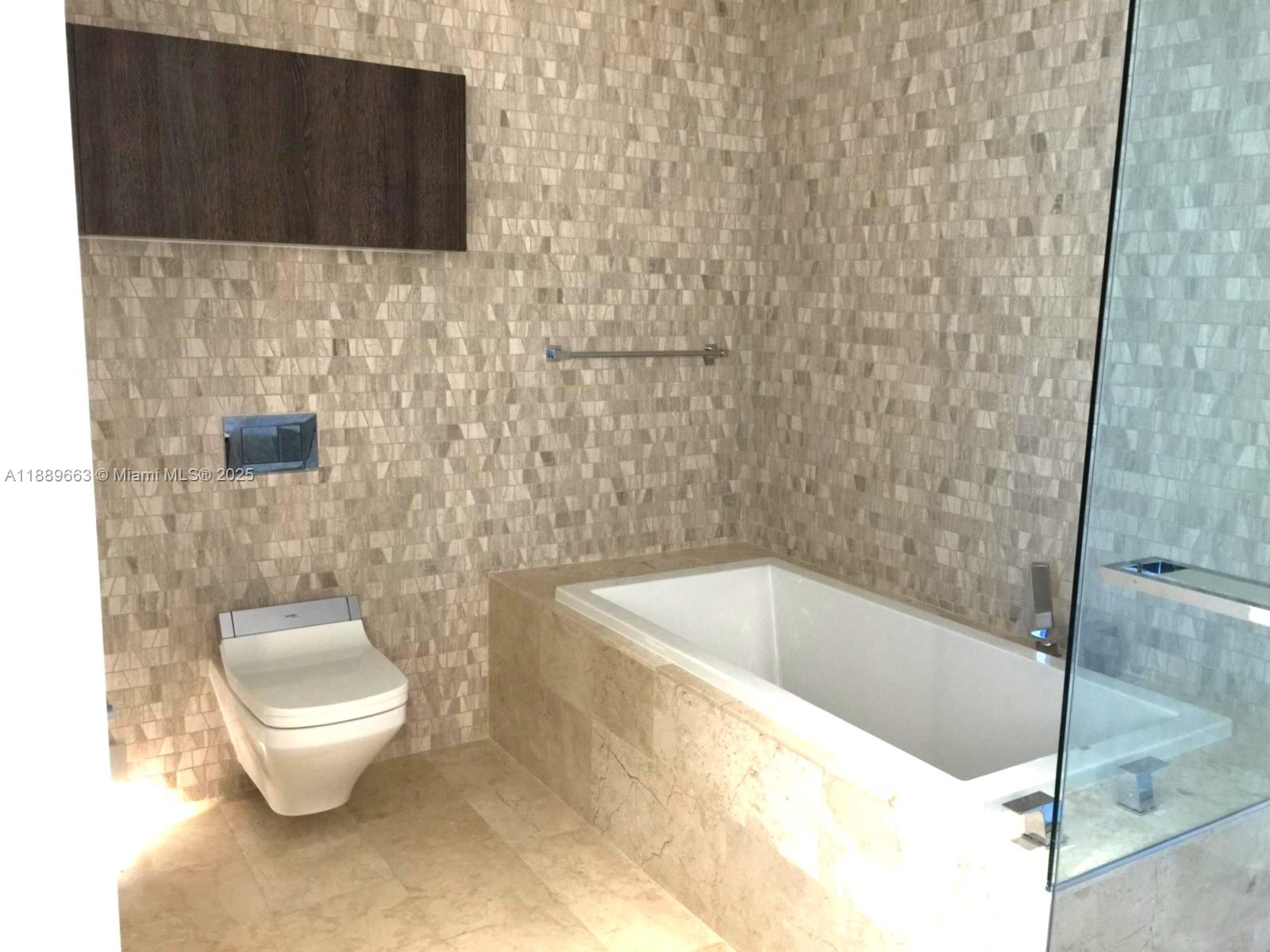 REACH CONDO - Residential