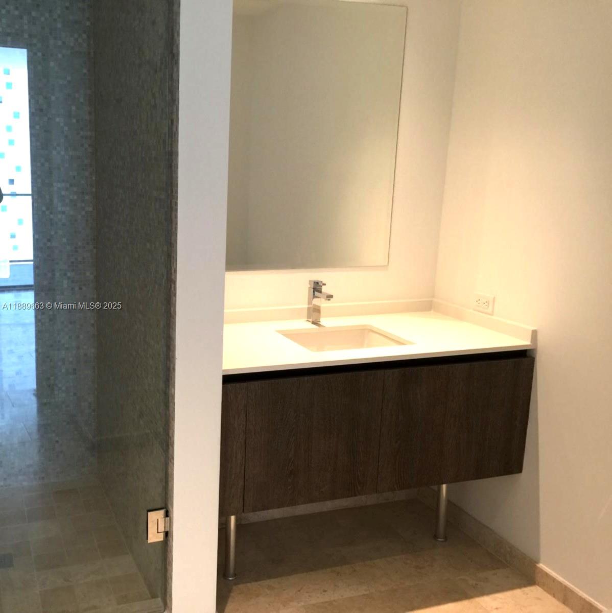 REACH CONDO - Residential