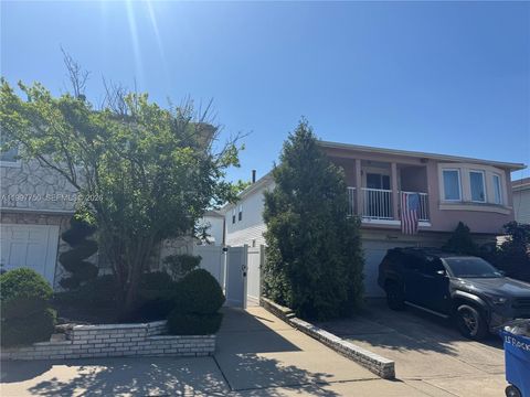 Tiny photo for 11 Rockne St new sprinsville, FL 10314 (MLS # A11997750)