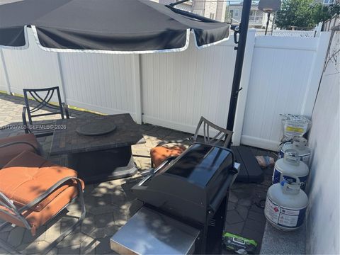 Tiny photo for 11 Rockne St new sprinsville, FL 10314 (MLS # A11997750)